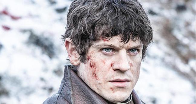 Ramsay (Iwan Rheon) valmiina julmuusmurhaan. Kuva: HBO.